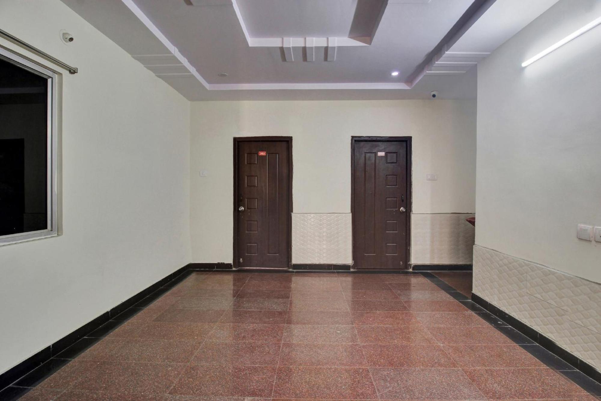 Hotel O Lavish Stay Sururnagar Eksteriør billede